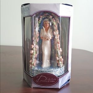 Diana Princess Of Wales, Carlton Cards Heirloom Collectible Ornament 1998